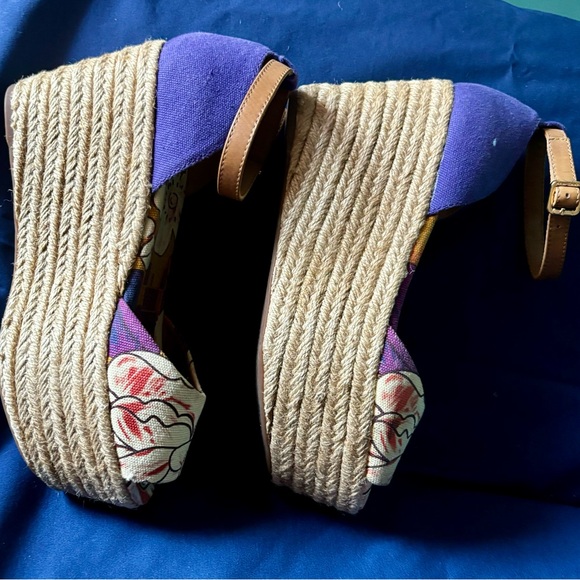 Tory Burch 'Sherri' Open Toe Floral Espadrille Wedge Sandals Purple/Tan Size 6 - Picture 2 of 6